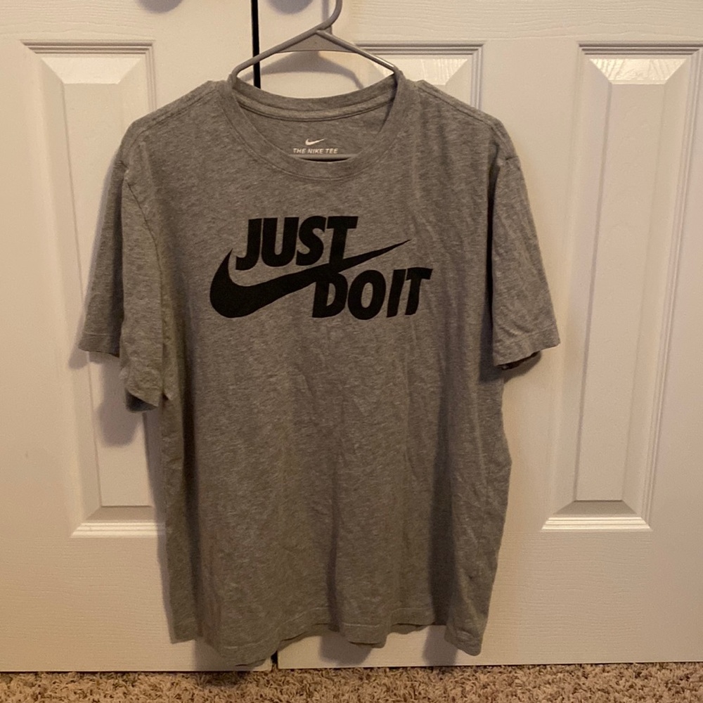 Men’s Nike shirt